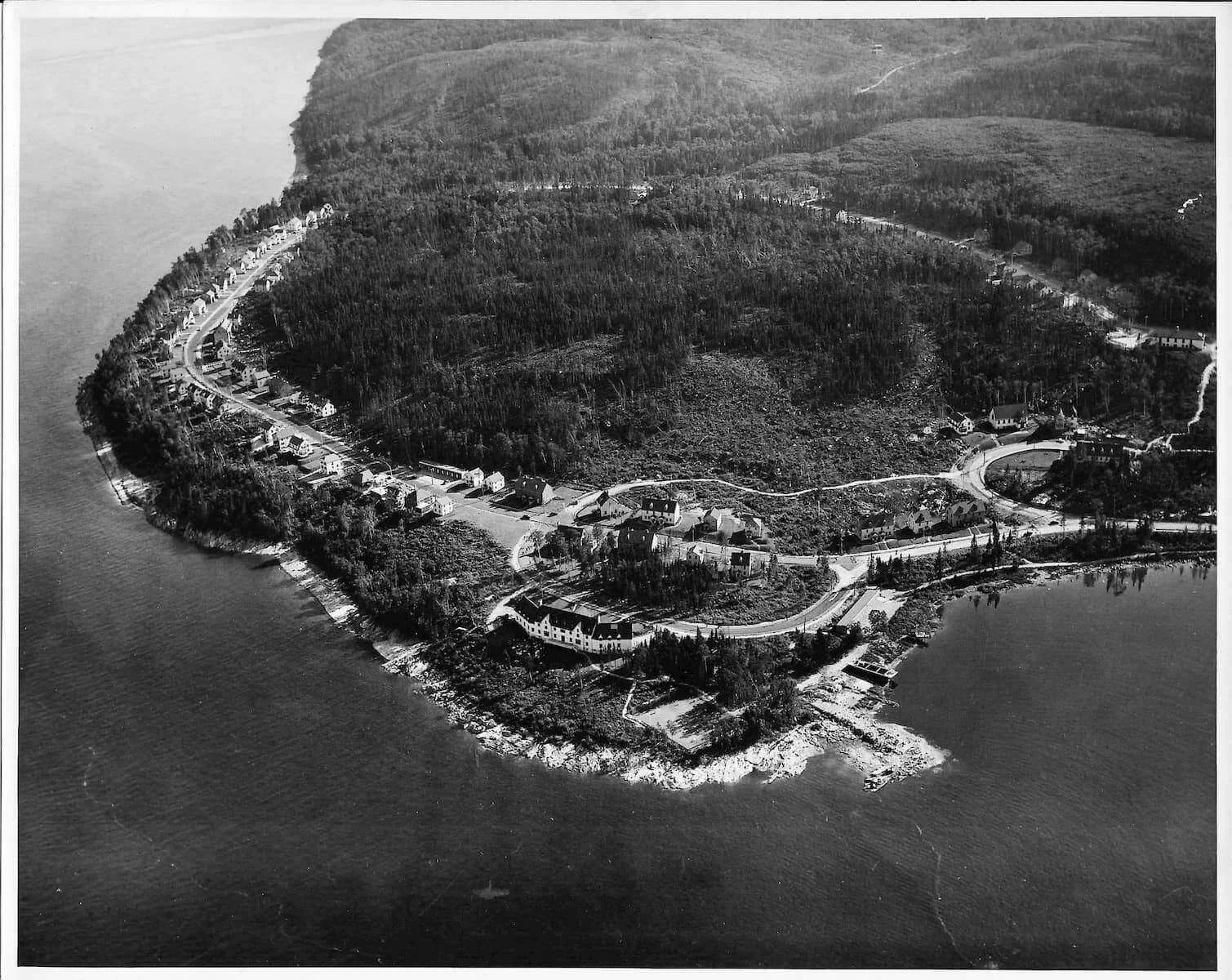 Vue aérienne de Baie-Comeau en 1939, photographie 9