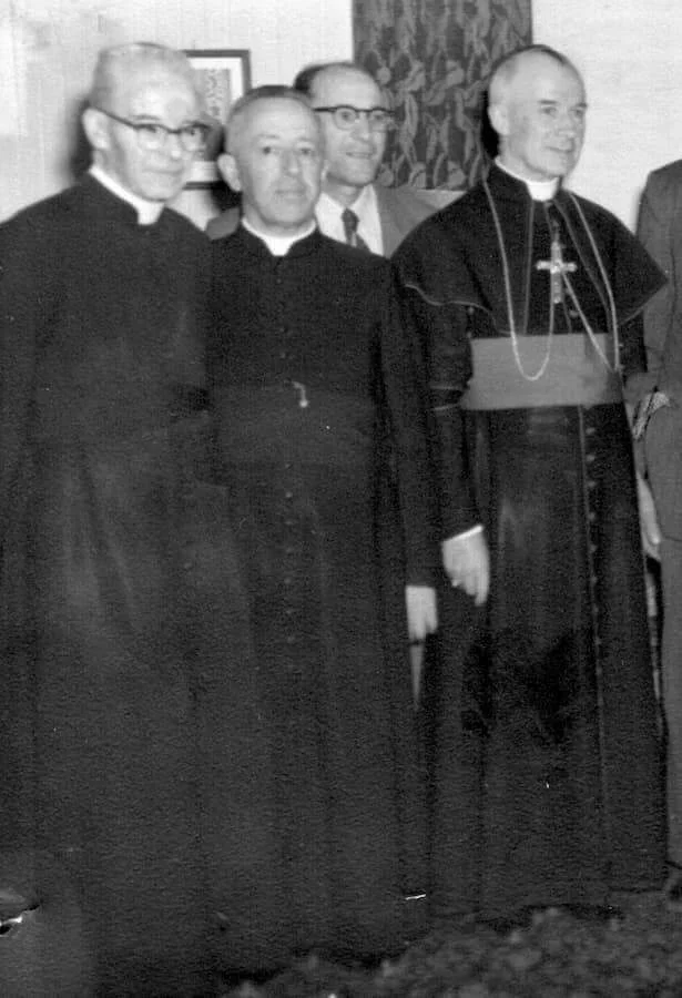 Denis Doucet con mons. Napoléon-Alexandre Labrie