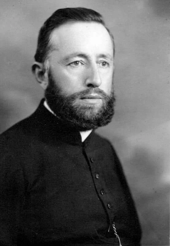 Ritratto di padre Denis Doucet con la barba